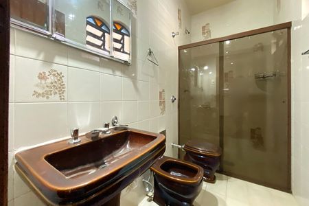 Casa à venda com 545m², 5 quartos e 4 vagas Casa à venda com 545m², 5 quartos e 4 vagasBanheiro 2