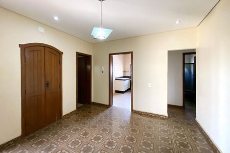 Casa à venda com 545m², 5 quartos e 4 vagas Casa à venda com 545m², 5 quartos e 4 vagasSala de Jantar
