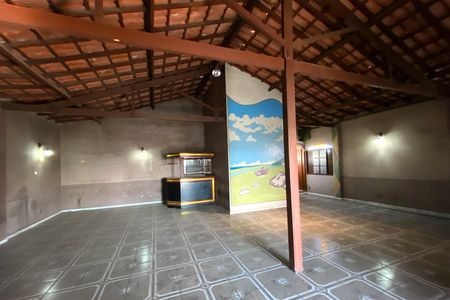 Casa à venda com 545m², 5 quartos e 4 vagas Casa à venda com 545m², 5 quartos e 4 vagasSalão de Festa
