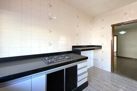 Casa à venda com 545m², 5 quartos e 4 vagas Casa à venda com 545m², 5 quartos e 4 vagasCozinha