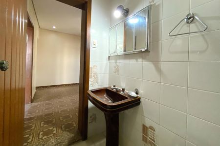 Casa à venda com 545m², 5 quartos e 4 vagas Casa à venda com 545m², 5 quartos e 4 vagasBanheiro 2