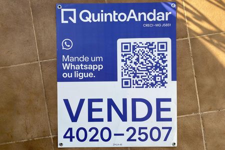 Casa à venda com 545m², 5 quartos e 4 vagas Casa à venda com 545m², 5 quartos e 4 vagasPlaca ZHLA-45