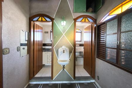 Casa à venda com 545m², 5 quartos e 4 vagas Casa à venda com 545m², 5 quartos e 4 vagasLavabos Salão