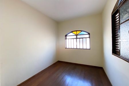Casa à venda com 545m², 5 quartos e 4 vagas Casa à venda com 545m², 5 quartos e 4 vagasQuarto 2