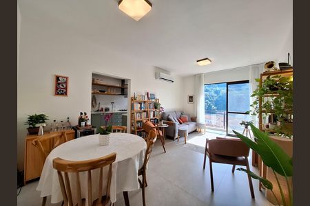 Sala de apartamento à venda com 2 quartos, 67m² em Cosme Velho, Rio de Janeiro