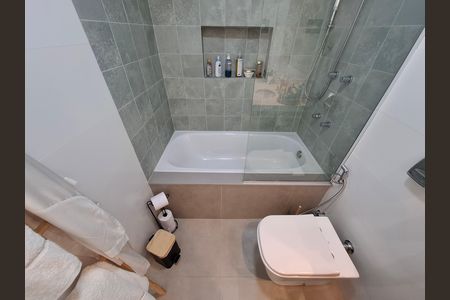 Apartamento à venda com 67m², 2 quartos e 1 vaga Apartamento à venda com 67m², 2 quartos e 1 vagaBanheiro da suíte