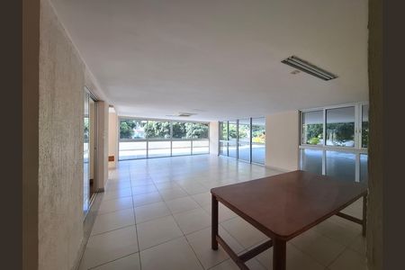 Apartamento à venda com 67m², 2 quartos e 1 vaga Apartamento à venda com 67m², 2 quartos e 1 vagaÁrea comum - Salão de festas