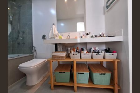 Apartamento à venda com 67m², 2 quartos e 1 vaga Apartamento à venda com 67m², 2 quartos e 1 vagaBanheiro da suíte