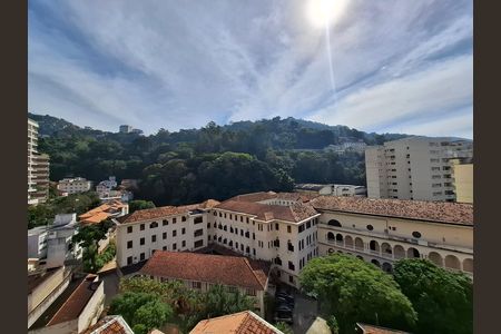 Vista  de apartamento à venda com 2 quartos, 67m² em Cosme Velho, Rio de Janeiro