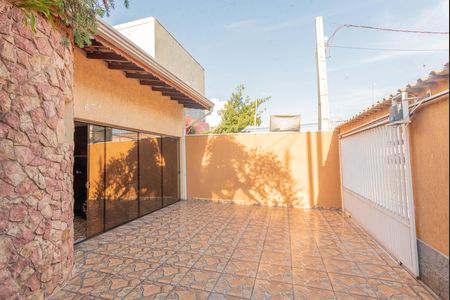 Casa à venda com 224m², 3 quartos e 4 vagas Casa à venda com 224m², 3 quartos e 4 vagasGaragem
