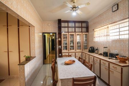 Casa à venda com 224m², 3 quartos e 4 vagas Casa à venda com 224m², 3 quartos e 4 vagasCopa