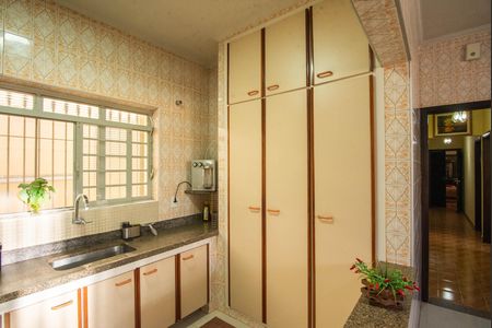 Casa à venda com 224m², 3 quartos e 4 vagas Casa à venda com 224m², 3 quartos e 4 vagasCozinha