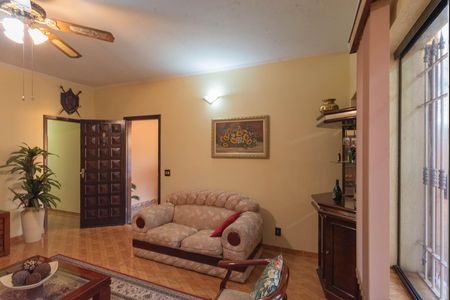 Casa à venda com 224m², 3 quartos e 4 vagas Casa à venda com 224m², 3 quartos e 4 vagasSala