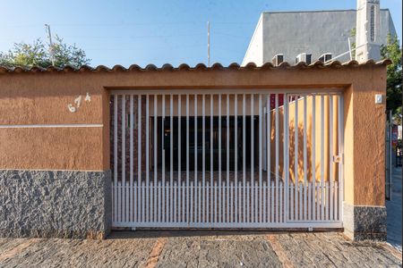 Casa à venda com 224m², 3 quartos e 4 vagas Casa à venda com 224m², 3 quartos e 4 vagasFachada