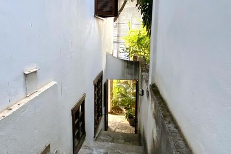 Casa à venda com 520m², 5 quartos e 3 vagasCorredor externo