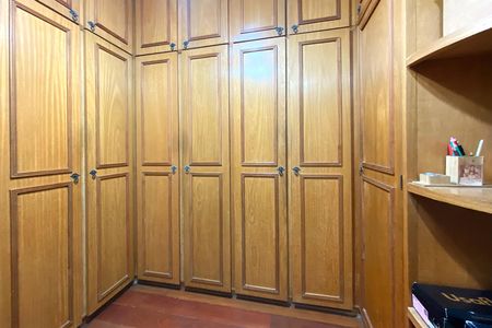 Casa à venda com 520m², 5 quartos e 3 vagasCloset da suíte 1