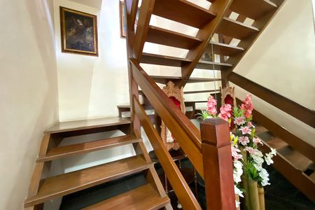 Casa à venda com 520m², 5 quartos e 3 vagasEscadas