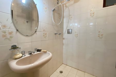 Casa à venda com 520m², 5 quartos e 3 vagasBanheiro 2