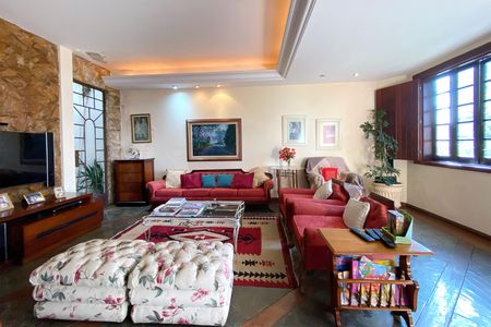 Sala de casa à venda com 5 quartos, 520m² em São Pedro, Belo Horizonte
