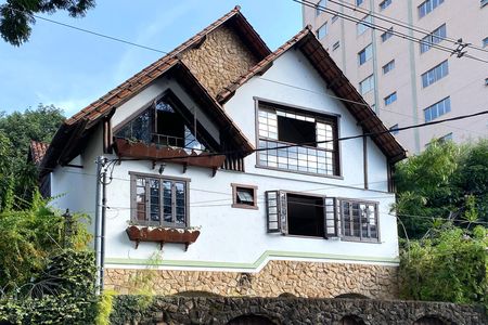 Casa à venda com 520m², 5 quartos e 3 vagasFachada