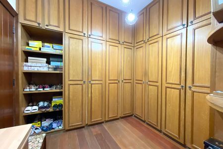 Casa à venda com 520m², 5 quartos e 3 vagasCloset da suíte 1