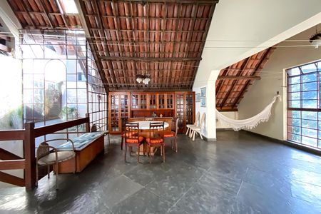 Casa à venda com 520m², 5 quartos e 3 vagasSala de Estar