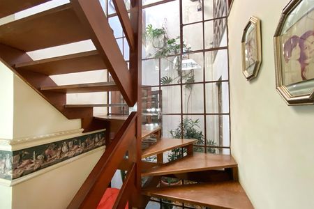 Casa à venda com 520m², 5 quartos e 3 vagasEscadas