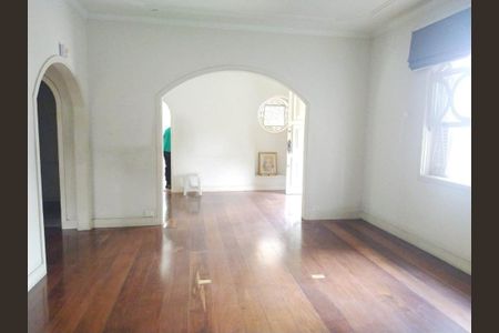 Casa para alugar com 216m², 2 quartos e 2 vagas
