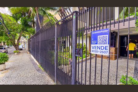 Apartamento à venda com 104m², 3 quartos e 2 vagas Apartamento à venda com 104m², 3 quartos e 2 vagasFachado do condomínio com placa