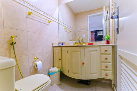 Apartamento à venda com 104m², 3 quartos e 2 vagas Apartamento à venda com 104m², 3 quartos e 2 vagasBanheiro da Suíte