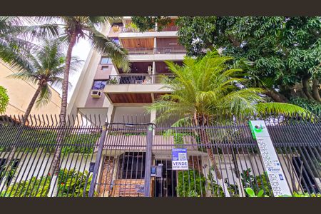 Apartamento à venda com 104m², 3 quartos e 2 vagas Apartamento à venda com 104m², 3 quartos e 2 vagasFachado do condomínio com placa