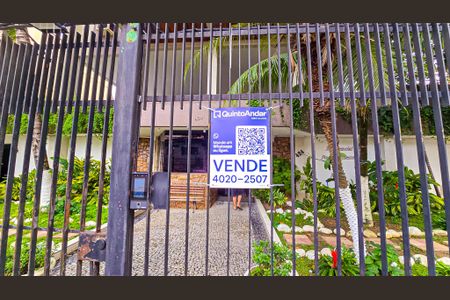 Apartamento à venda com 104m², 3 quartos e 2 vagas Apartamento à venda com 104m², 3 quartos e 2 vagasFachado do condomínio com placa