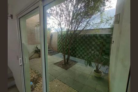 Casa à venda com 235m², 3 quartos e 4 vagas