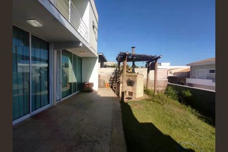 Casa à venda com 235m², 3 quartos e 4 vagas