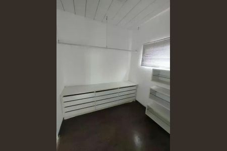 Casa à venda com 235m², 3 quartos e 4 vagas