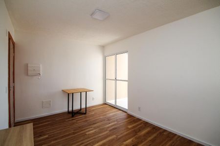 Sala de apartamento para alugar com 2 quartos, 55m² em Rio Cotia, Cotia