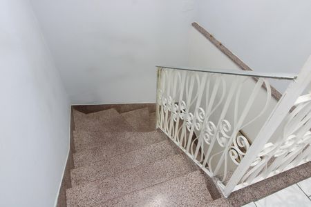 Casa para alugar com 180m², 5 quartos e 2 vagasescada acesso piso inferior
