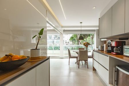 Apartamento à venda com 3 quartos, 183m² em Vila Nova Conceição, São Paulo