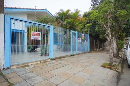 Casa à venda com 300m², 3 quartos e 2 vagas Casa à venda com 300m², 3 quartos e 2 vagasFachada