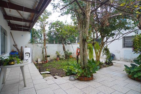 Casa à venda com 300m², 3 quartos e 2 vagas Casa à venda com 300m², 3 quartos e 2 vagasPátio
