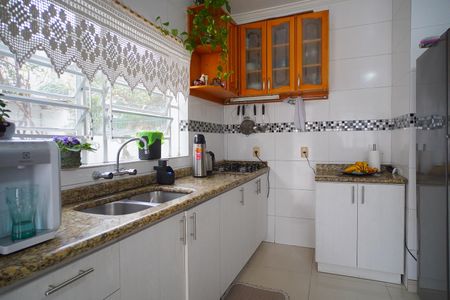 Casa à venda com 300m², 3 quartos e 2 vagas Casa à venda com 300m², 3 quartos e 2 vagasCozinha