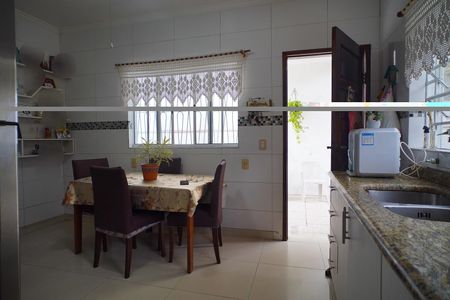 Casa à venda com 300m², 3 quartos e 2 vagas Casa à venda com 300m², 3 quartos e 2 vagasCozinha