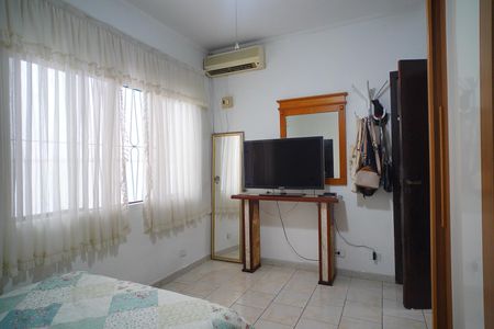Quarto 2 de casa à venda com 3 quartos, 300m² em Sarandi, Porto Alegre