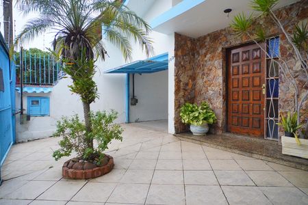 Casa à venda com 300m², 3 quartos e 2 vagas Casa à venda com 300m², 3 quartos e 2 vagasPátio