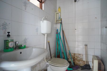 Casa à venda com 300m², 3 quartos e 2 vagas Casa à venda com 300m², 3 quartos e 2 vagasBanheiro