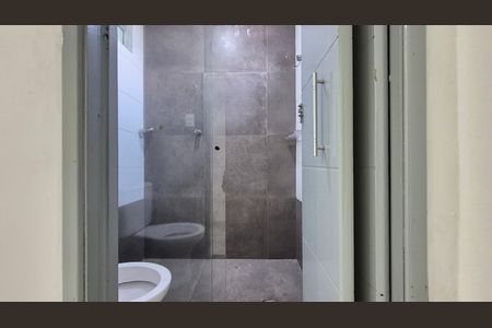 Apartamento para alugar com 40m², 2 quartos e sem vaga Apartamento para alugar com 40m², 2 quartos e sem vagaBanheiro da suíte