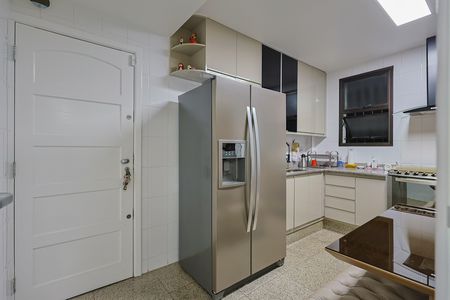 Apartamento à venda com 176m², 4 quartos e 2 vagas