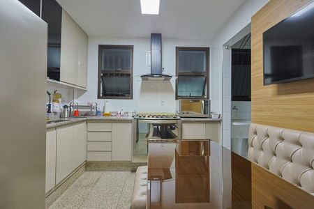 Apartamento à venda com 176m², 4 quartos e 2 vagas