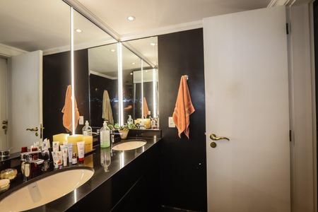 Apartamento para alugar com 112m², 2 quartos e 2 vagas Apartamento para alugar com 112m², 2 quartos e 2 vagasBanheiro da Suite