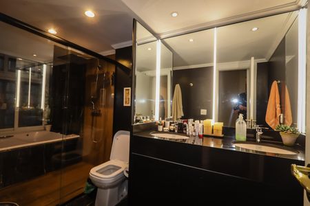 Apartamento para alugar com 112m², 2 quartos e 2 vagas Apartamento para alugar com 112m², 2 quartos e 2 vagasBanheiro da Suite
